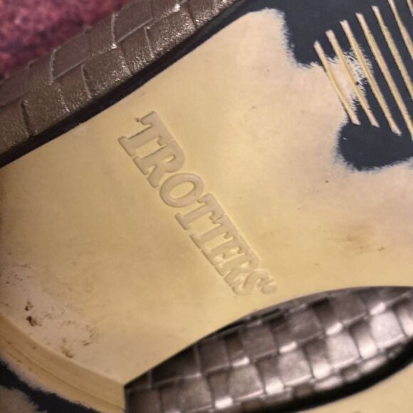 Trotters Bronze Woven Flats - Picture 9 of 12